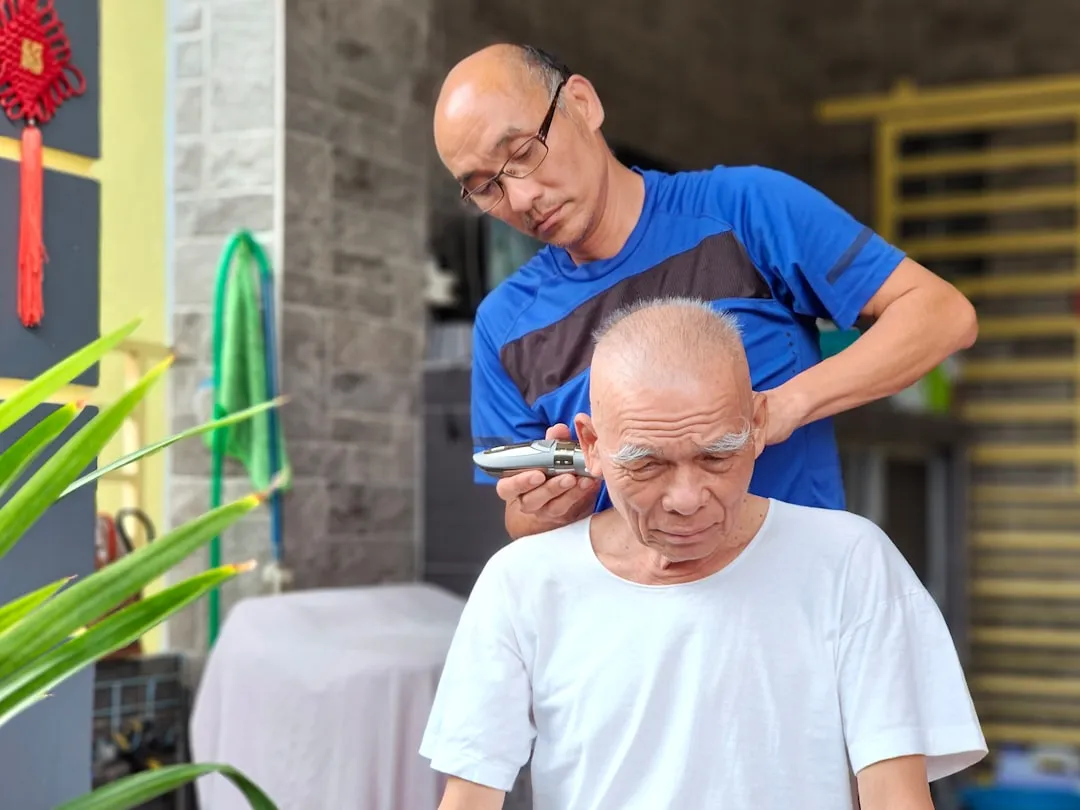 工业交换机在工厂自动化网络中的选型要点与配置方案