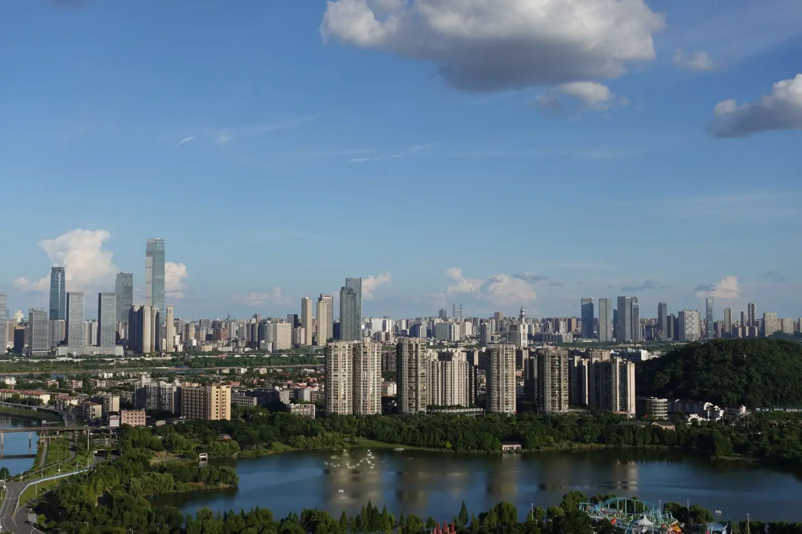 工业交换机与串口服务器在工厂网络中的协同部署方案