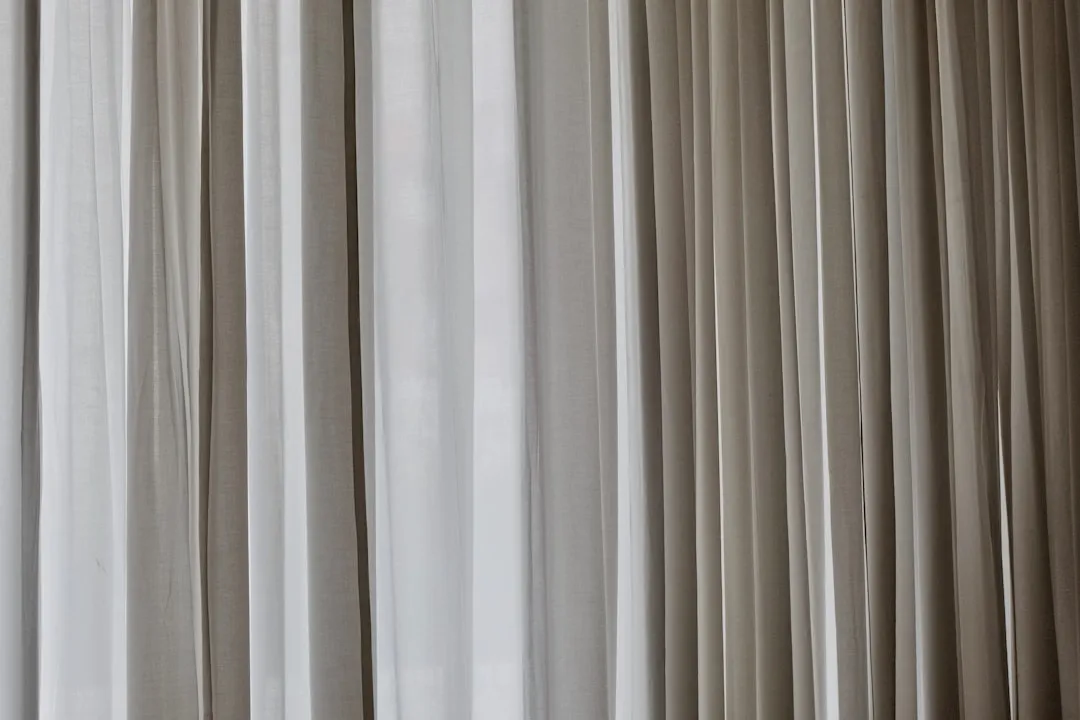 工业交换机在智慧园区网络架构中的关键部署与选型指南